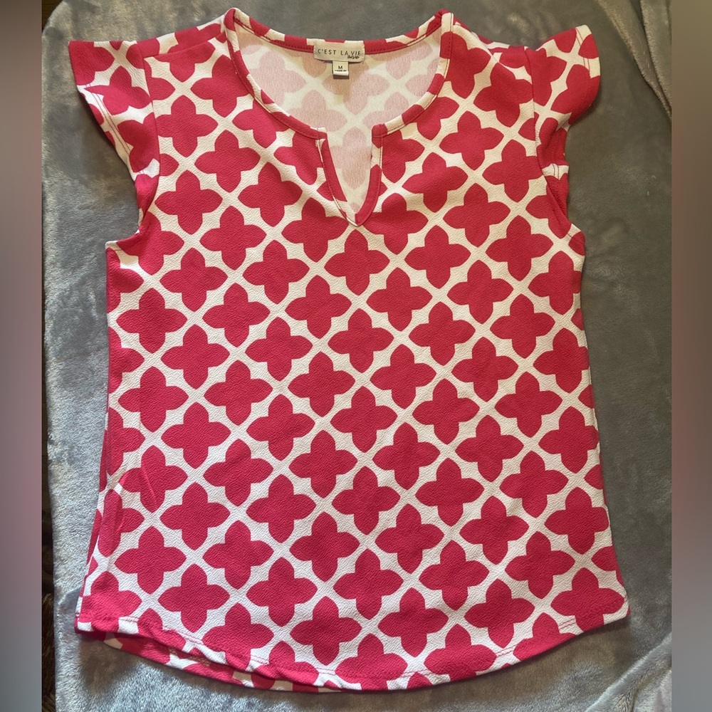 C’est la vie that’s life shirt. Women’s size medium. Office Barbiecore shirt.